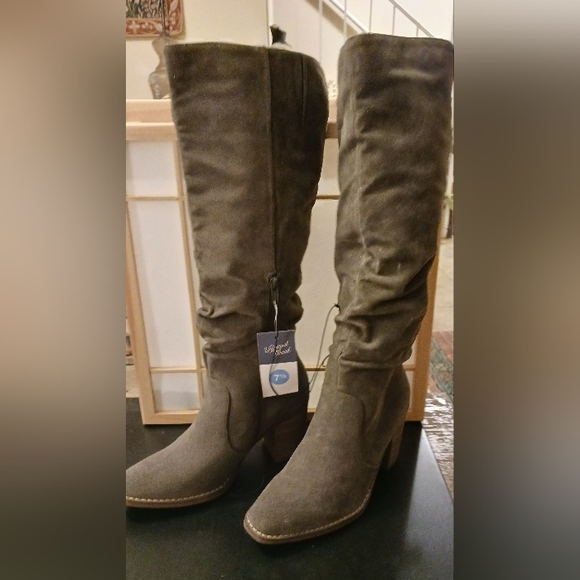 New Universal Threads under knee long boots sz.7.5 color grey - Picture 2 of 7